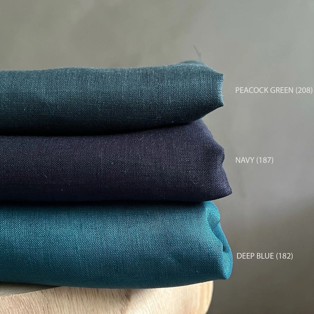 Navy (187) plain linen 150gsm