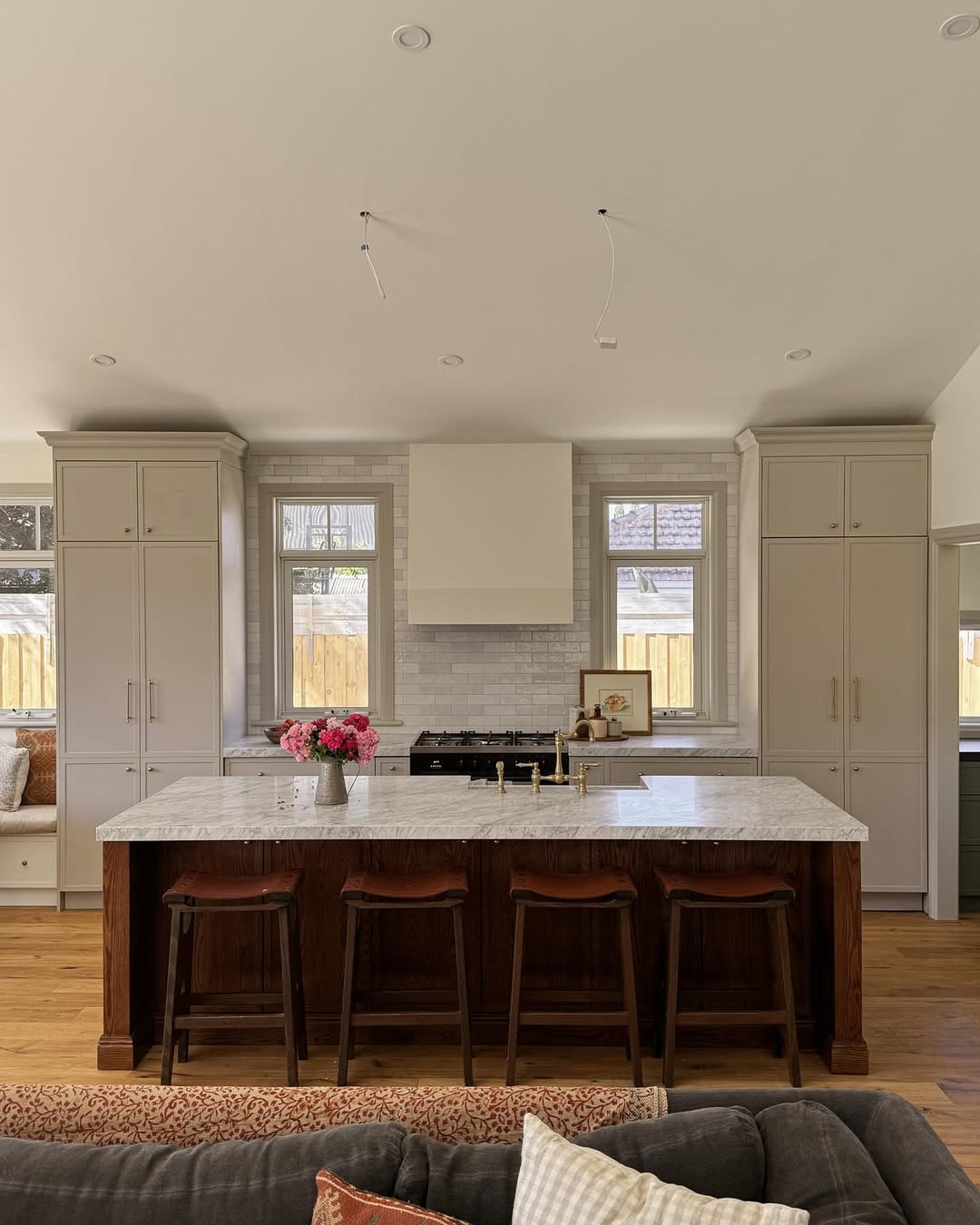 How Linen Lighting and Brass Hardware Elevate a Kitchen Design